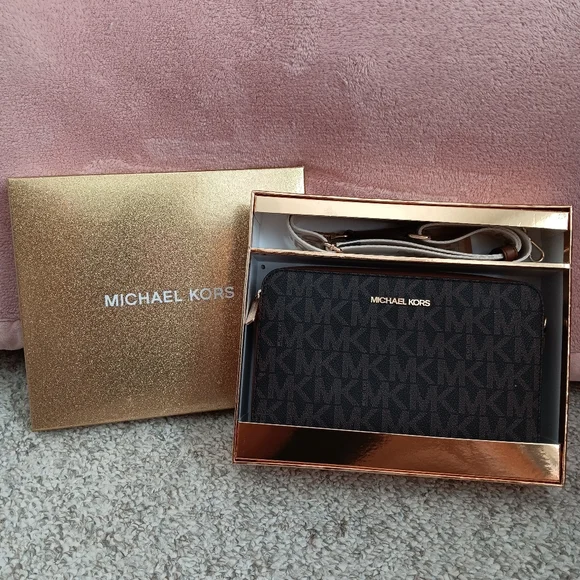 Michael Kors Brown Monogram Jet Set Crossbody Bag - Picture 5 of 13